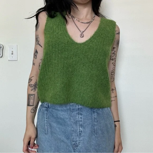 Taste korean brand green alpaca vest medium - Picture 1 of 4